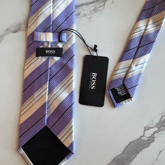 Hugo Boss Men’s Tie NWT Adult standard Size - purple/white stripe - Picture 3 of 7
